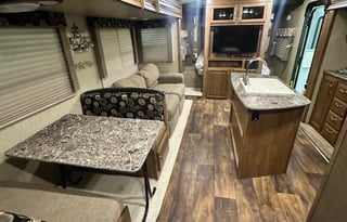 3 SLIDE SPACIOUS AND COMFY DISCOUNT M2M AVAILABLE