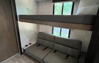 Harvey the RV - King bed & bunks, 2 A/Cs, Sleeps 8