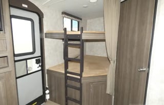 Highland Ridge Open Range Ultra Lite 31ft Sleeps 8