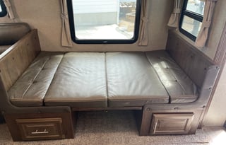 Beautiful Forest River 23FL, Sleeps 8, Open Layout