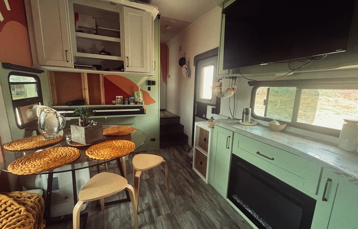 livingroom/kitchen/entrance