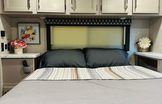 2023 Thor Family Weekender