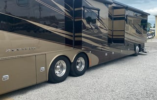 2012 Tiffin Motorhomes Zephyr 45 LZ Option B