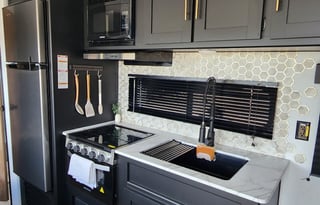 The Cozy Farmland Family Camper 2023