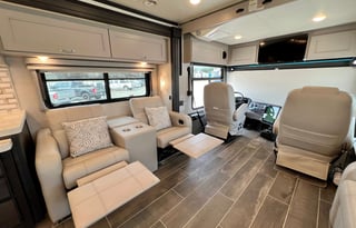 2023 Venetian 1.5 Bath "Suzie"