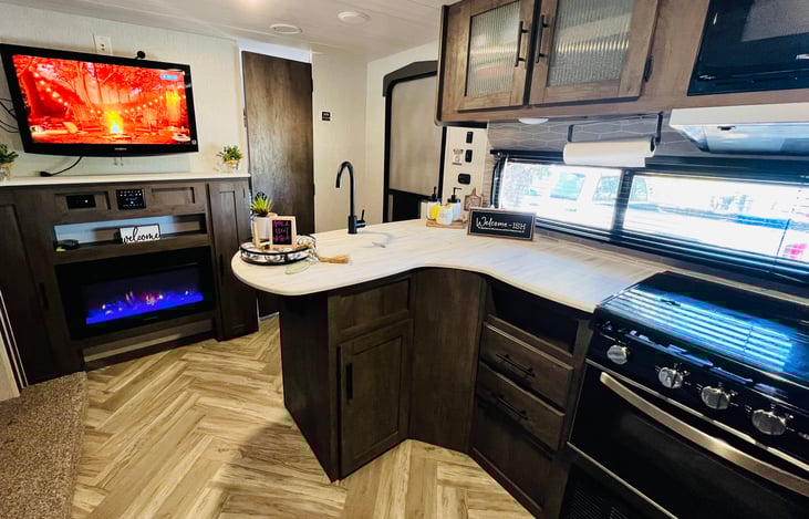 excellently maintained trailer ready for your next adventure!