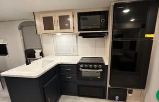 2024 Prime Time RV Avenger LE 28QBSLE