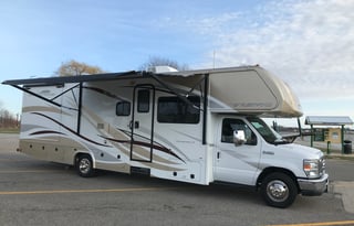 2014 Fleetwood RV Jamboree Sport 31M- LOW Miles