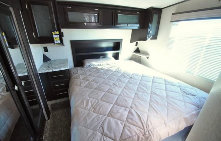 King size master bed