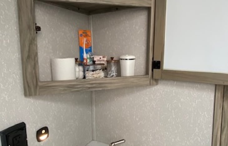 Mirrored cabinet above lavatory.