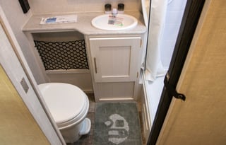 Custom Glamping R-Pod - Pet Friendly!