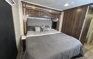 Five-Star Desert Oasis on Wheels!