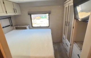 2022 Four Winds Chateau Omne1700