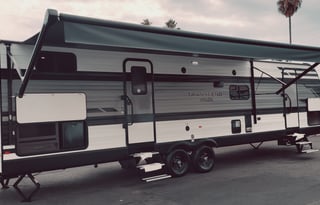 Dual-Suite Retreat Family Bunkhouse 32' Transcend