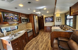 Glamping Fun: Mirada 35BH Class A w/ 2 Bathrooms