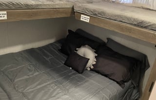 Spacious TWO Bedroom Home Away From Home-Bunkhouse