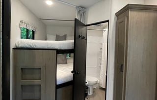 The Perfect Glamping Getaway! 3bds, TWO bathrooms!