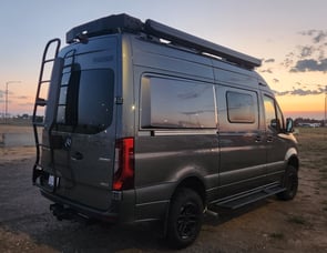 Winnebago Revel 44E