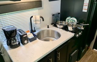 Fully Furnished Bunkhouse! Family friendly!!