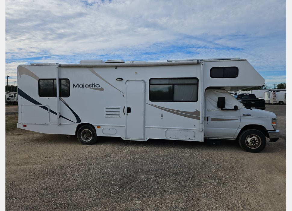 Class C Motor Home rentals in New Braunfels