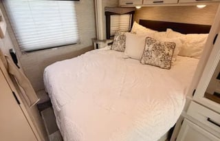 Thor Motorcoach Chateau 24F