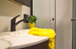 Generator / Sleeps 6  Plus / Deck