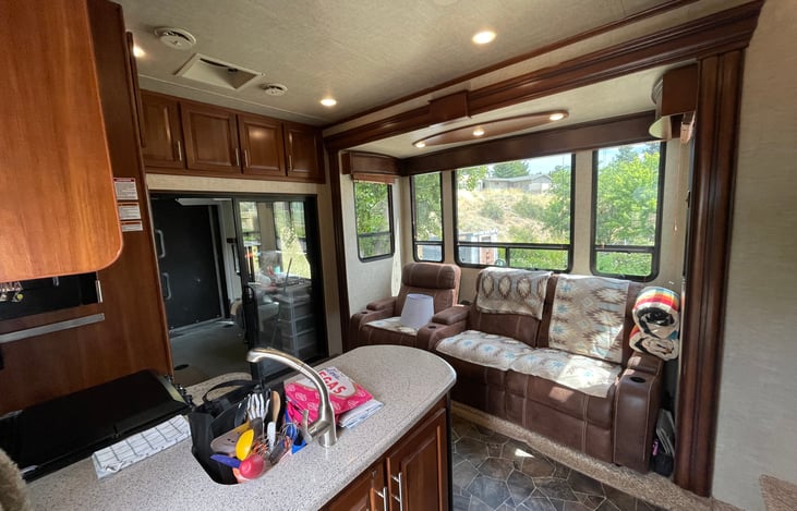 Living room / kitchen. Three recliners only.