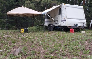 2002 Tahoe Lite Camper sleeps 4