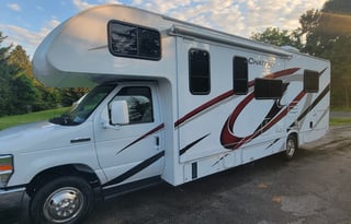 2022 Thor Chateau 28Z Easy to drive, tons of xtras