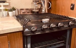 Lucy - Luxury RV for Your Stay in Camp Sherman