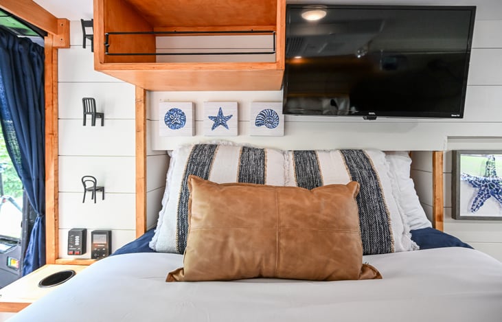 Comfy full size bed and 32 inch tv.