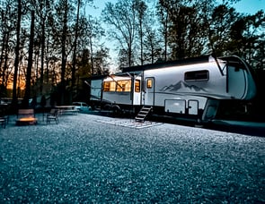 EAST TO WEST Ahara 378BH-OK