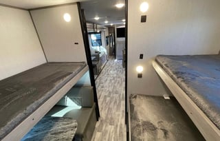 Bunkhouse 2022 Dutchmen Kodiak Ultra Lite 283BHSL