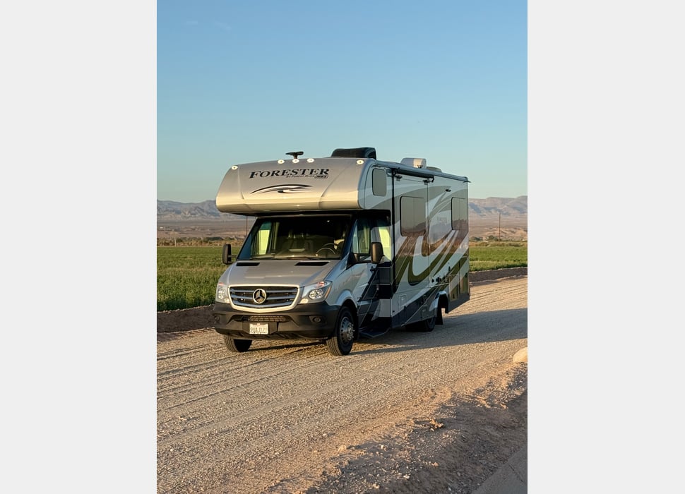 Class C Motor Home rentals in Bakersfield