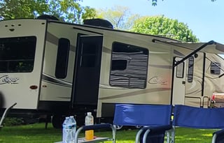 Dino's Keystone Cougar 28 ft. 5th Wheel