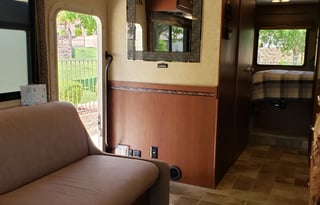 Clean, well maintained, suspension handles wind