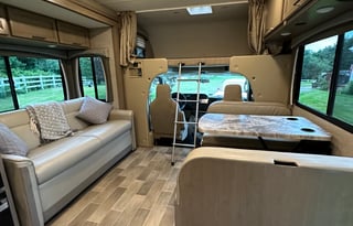 Kid and Pet Friendly Classy Chateau RV!