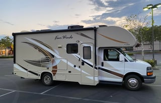 Very Clean! 2017 THOR Four Winds 24 ft. Good Size.