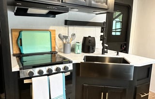 Large RV w Bunk House & Outdoor Kitchen & Grill