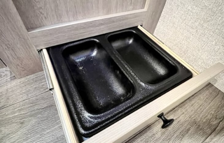 Built in doggy trays