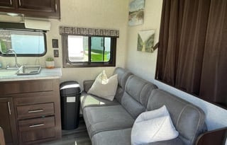 2019 Jayco Jayflight - Fully Stocked and Pet Free
