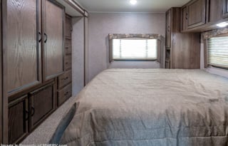 NEW 32' Bunkhouse sleeps 10