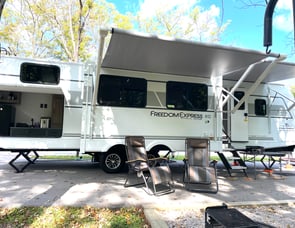 Coachmen RV Freedom Express Ultra Lite 326BHDS
