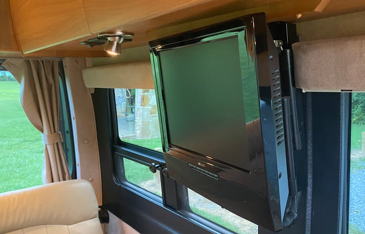 TV on extending arm above rear lounge