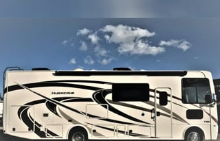 HURRICANE: 2020 Thor Motor Coach 29M - GlampersCA