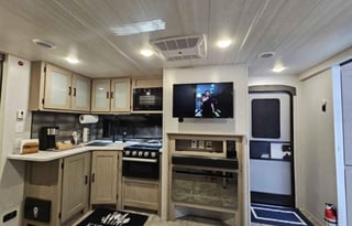 WANDERWHEELS RV ON THE ROAD