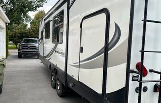 Outdoors RV 27 BHS