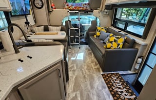 2024 Thor Motor Coach Quantum LC LF31