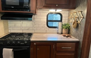 Stix & Stones RV Adventure **Couples Glamping**