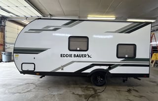 BRAND NEW 2025 Eddie Bauer 17BH-L - Sleeps 5